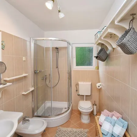 Henne Apartment