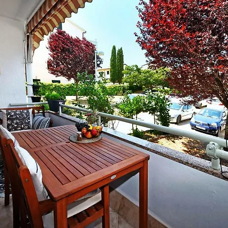 Henne Apartment